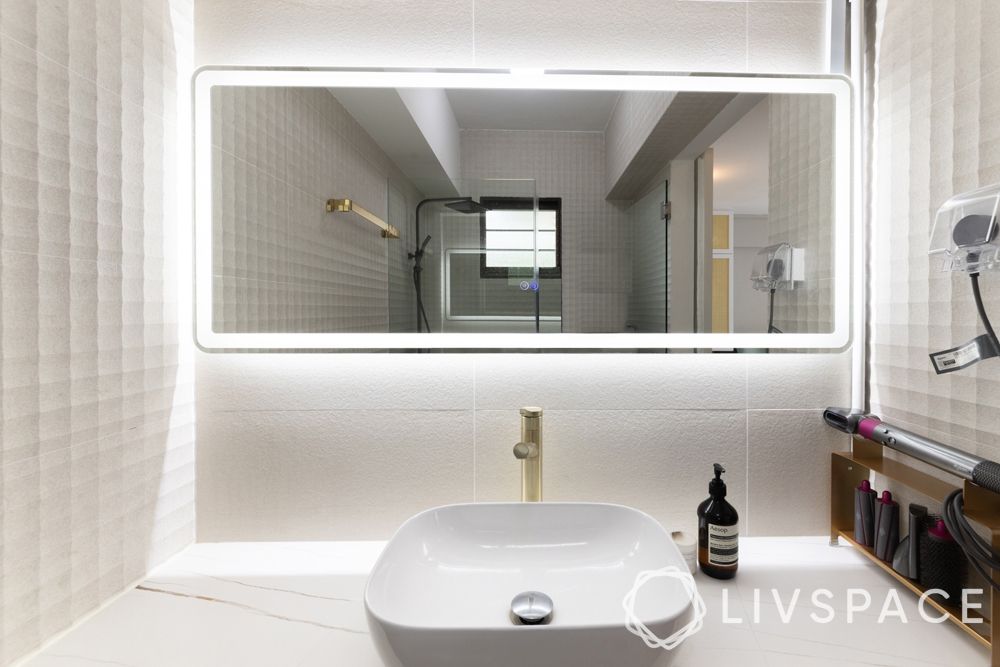 https://jumanji.livspace-cdn.com/magazine/wp-content/uploads/sites/2/2022/06/14093619/small-bathroom-ideas-led-mirror-light.jpg