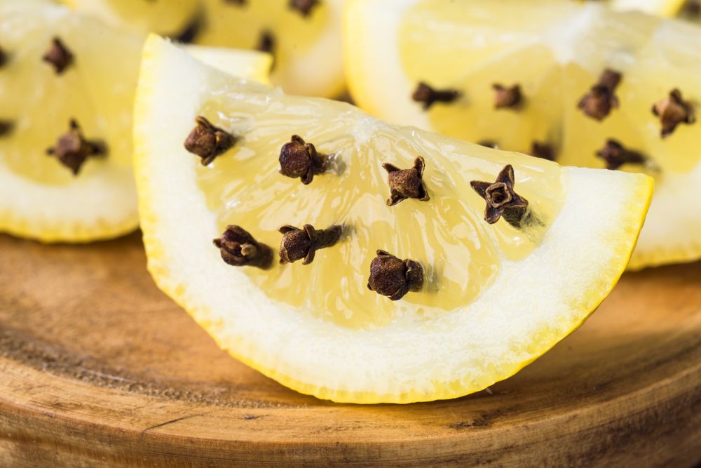 how-to-get-rid-of-mosquitoes-cloves-and-lemon
