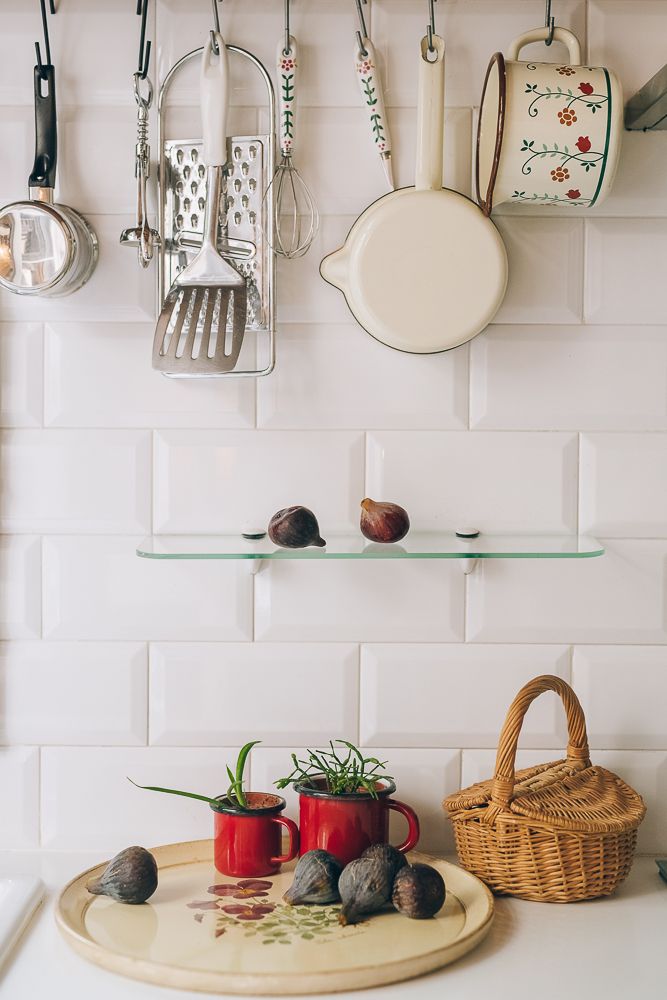 kitchen-counter-organization-with-hanging-utensils