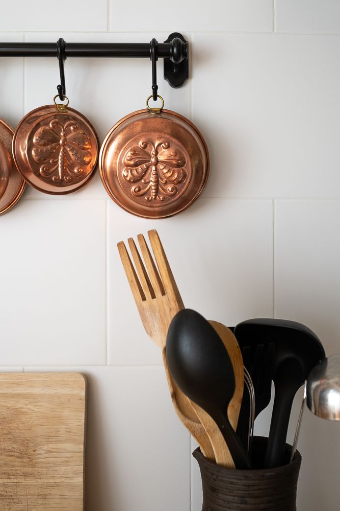 kitchen-organiser-with-wall-mounted-dish-rack