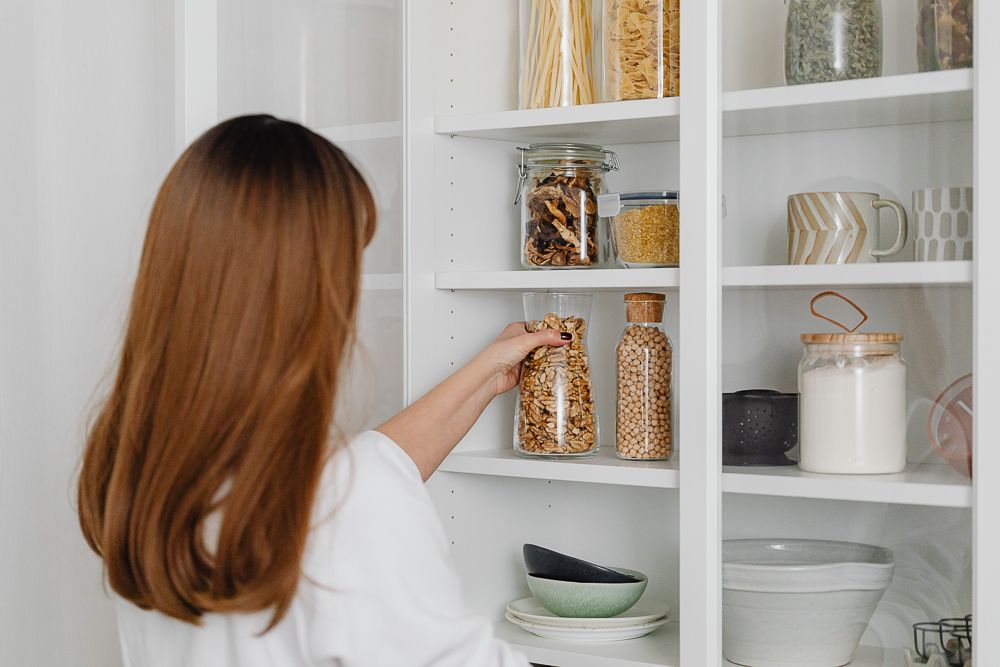 open-pantry-kitchen-cabinet-organization