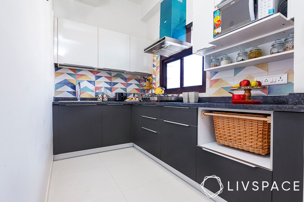 organize-small-kitchen-with-wicker-baskets