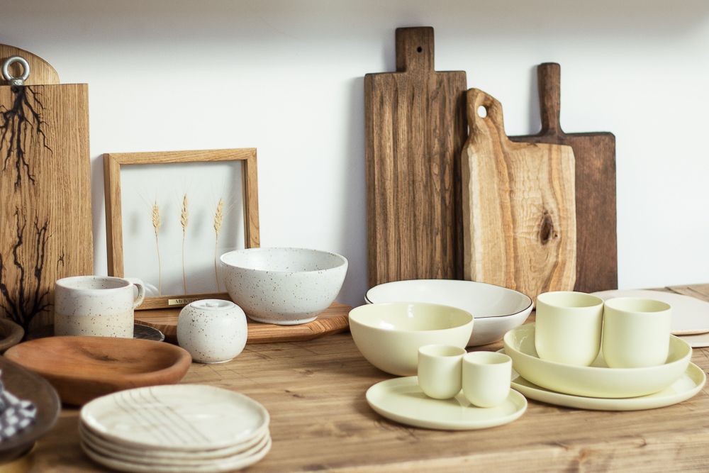 kitchen-organiser-colour-coordinated-dishes
