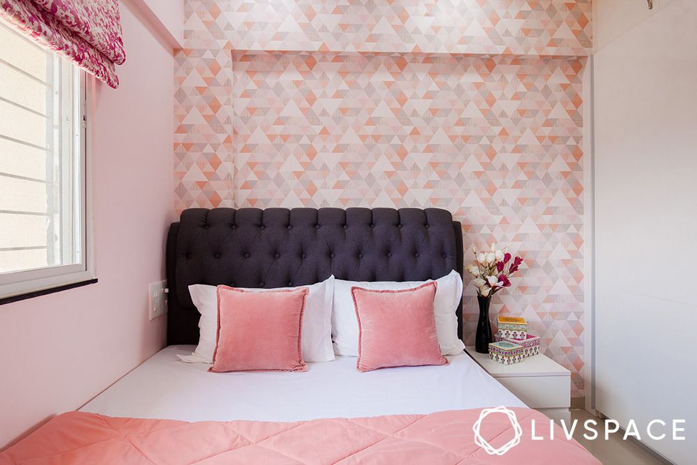 black-tufted-headboard-with-pink-bedding