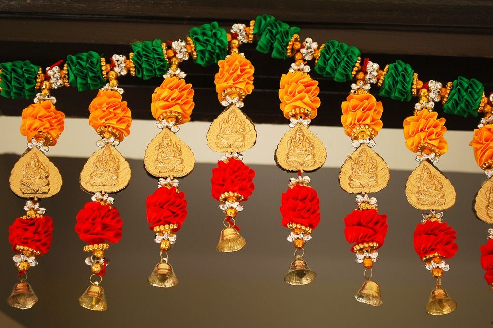 simple-toran-idea-for-raksha-bandhan-decoration
