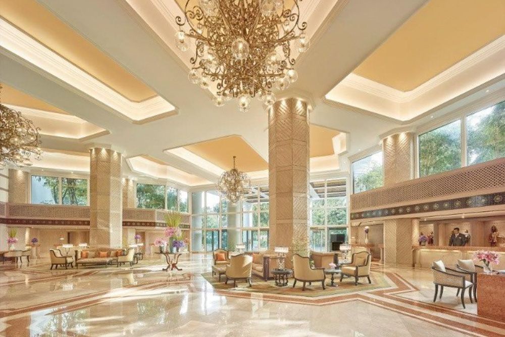 warm-luxury-hotel-lobby-design