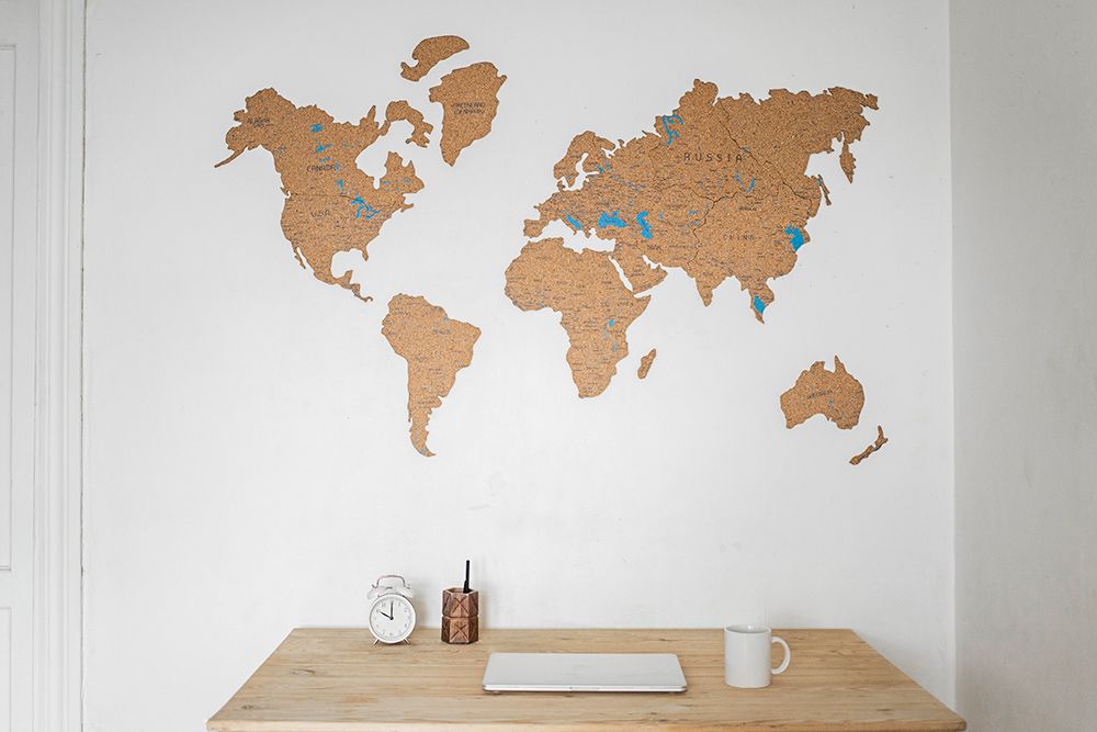 wall-art-idea-with-memento-maps