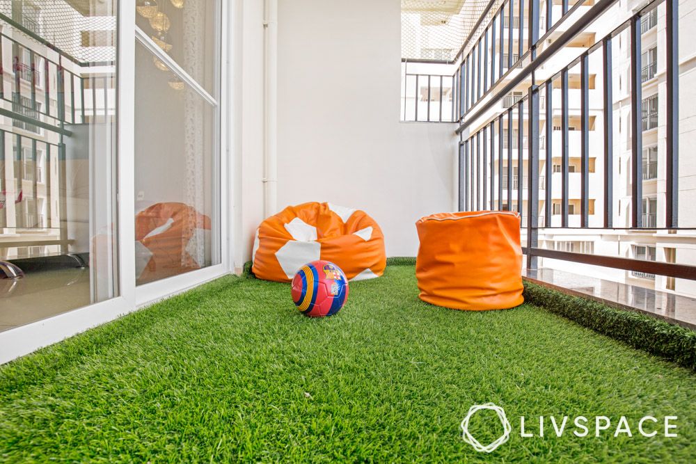 small-balcony-design-with-turf-and-a-bean-bag