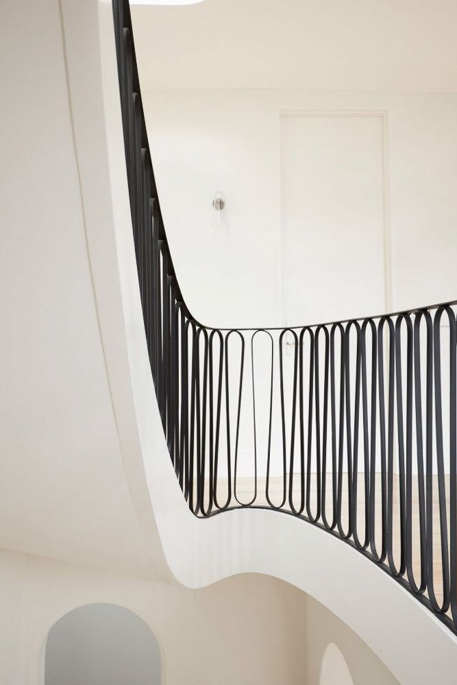 asymmetrical metal handrail design