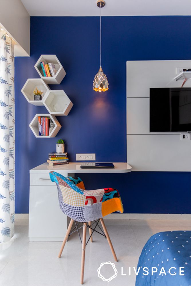 small-bedroom-decor-ideas-floating-shelves
