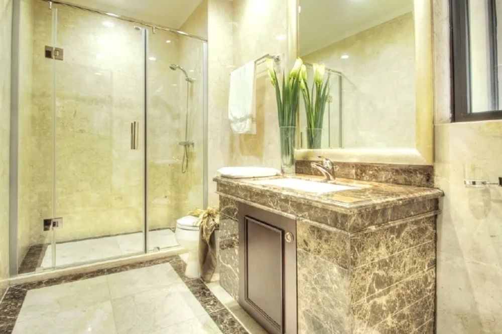 border-floor-marble-design-bathroom