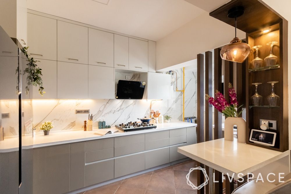 white-kitchen-with-breakfast-counter