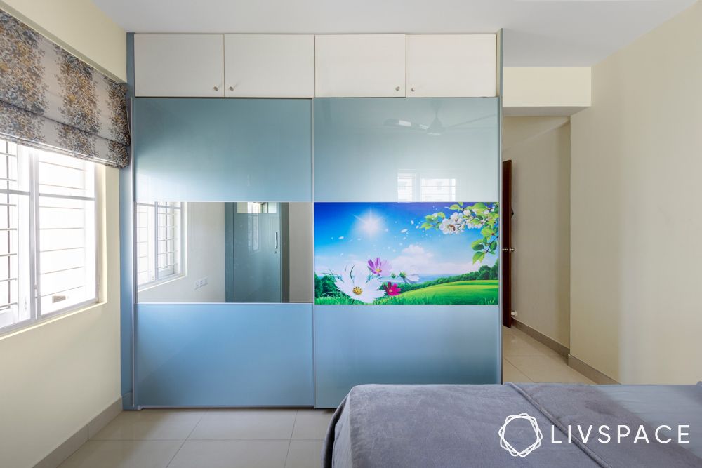 blue-glossy-painted-wardrobe-with-mirror