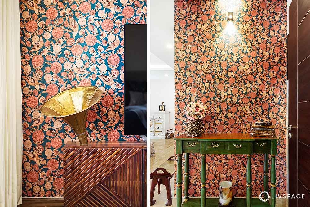 vintage-floral-wallpaper-in-foyer-with-console-unit-and-gramophone