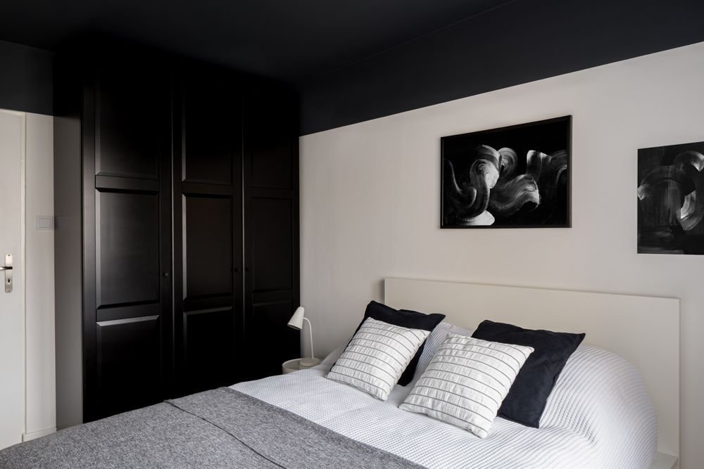 black-wardrobe-colour-and-white-walls