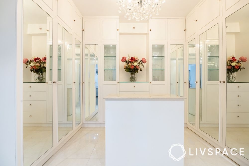 walk-in-wardrobe-with-mirrors-and-chandelier