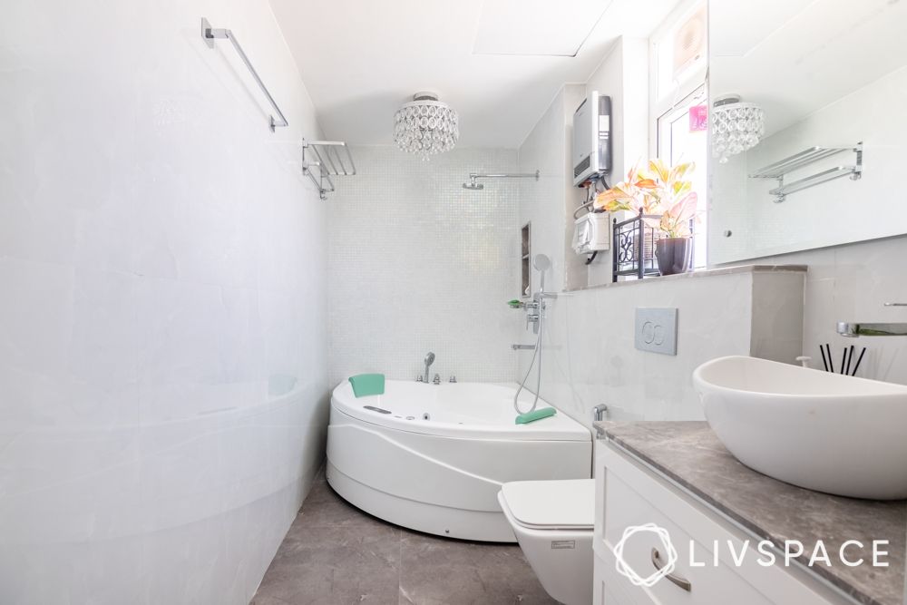 indoor-jacuzzi-with-chandelier