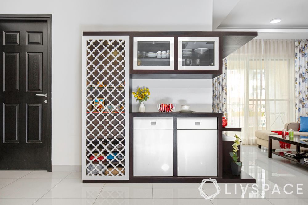 Crockery unit with marble shop top