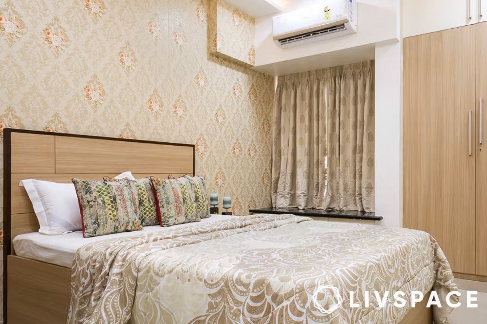 beige wallpaper in a bedroom