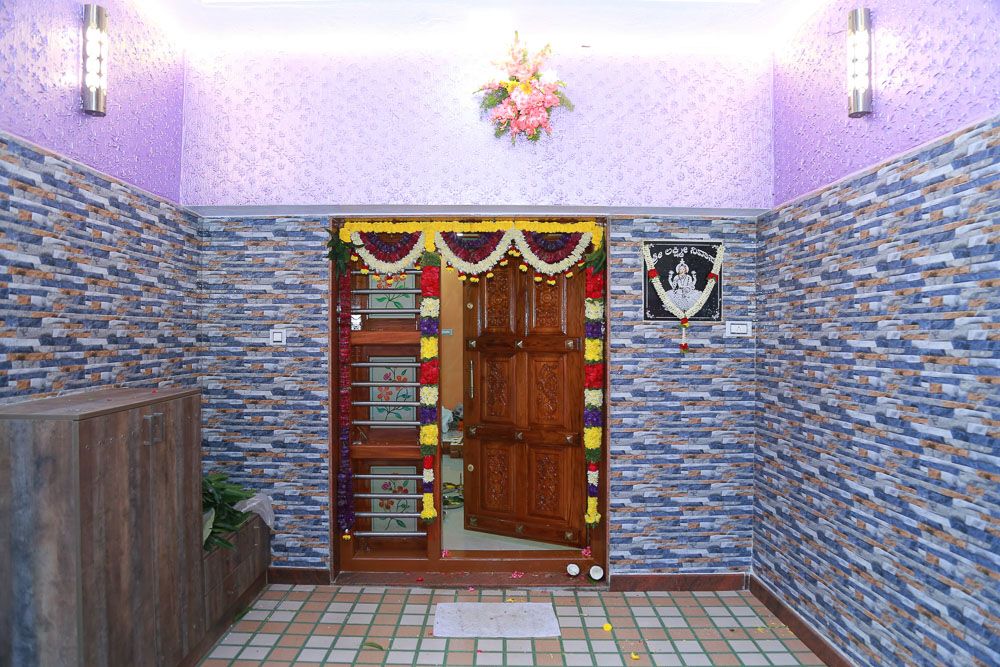 floral decoration at the entrance of a house according to vastu