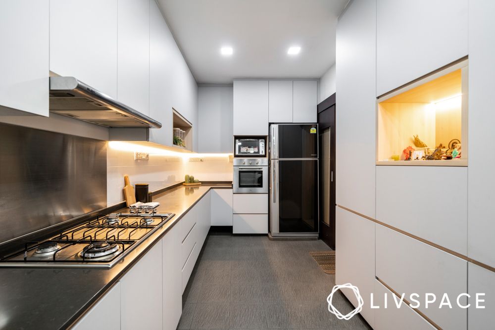 modular-kitchen-in-white-colour-with-display-nook