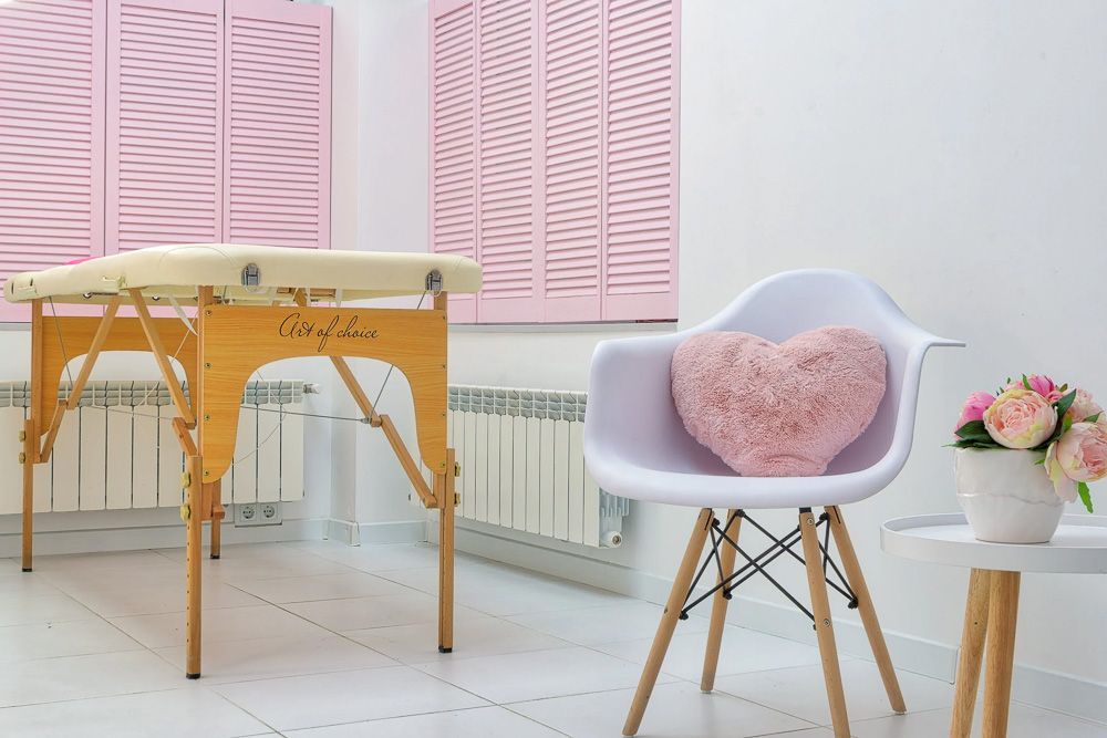 valentines-room-decor-with-pink-plush-pillows