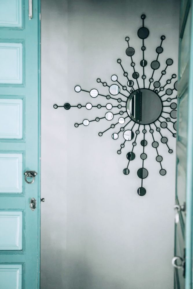 sleek-wall-mirror-design
