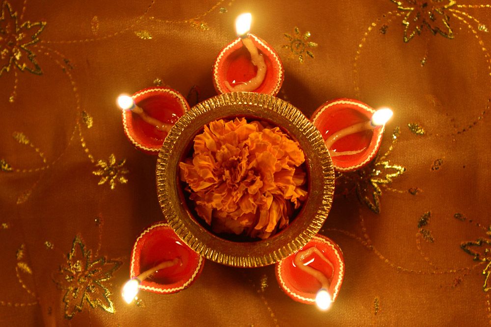 flower-decoration-at-home-for-pooja-with-diya