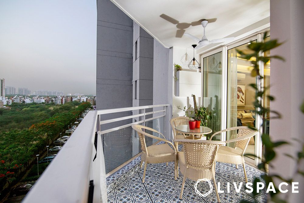 balcony-design-with-wicker-furniture