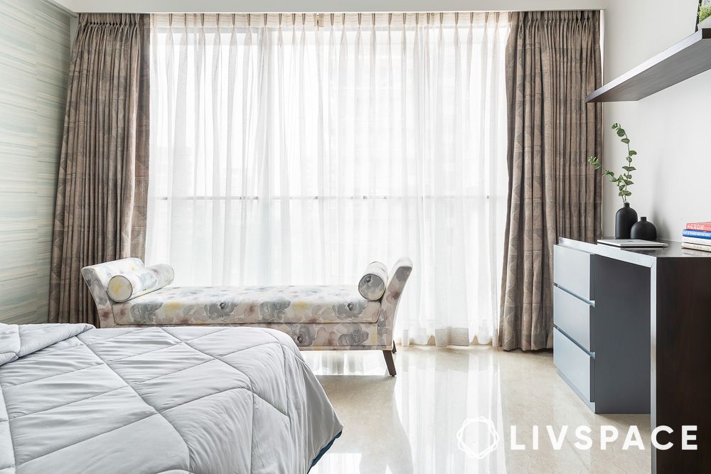 guest room with seating
