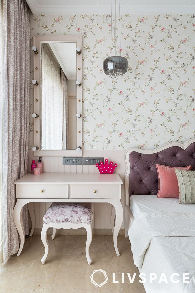 decorating a guest bedroom with mirror
