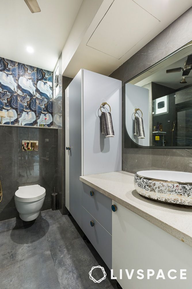 black-and-gold-bathroom-decor-idea