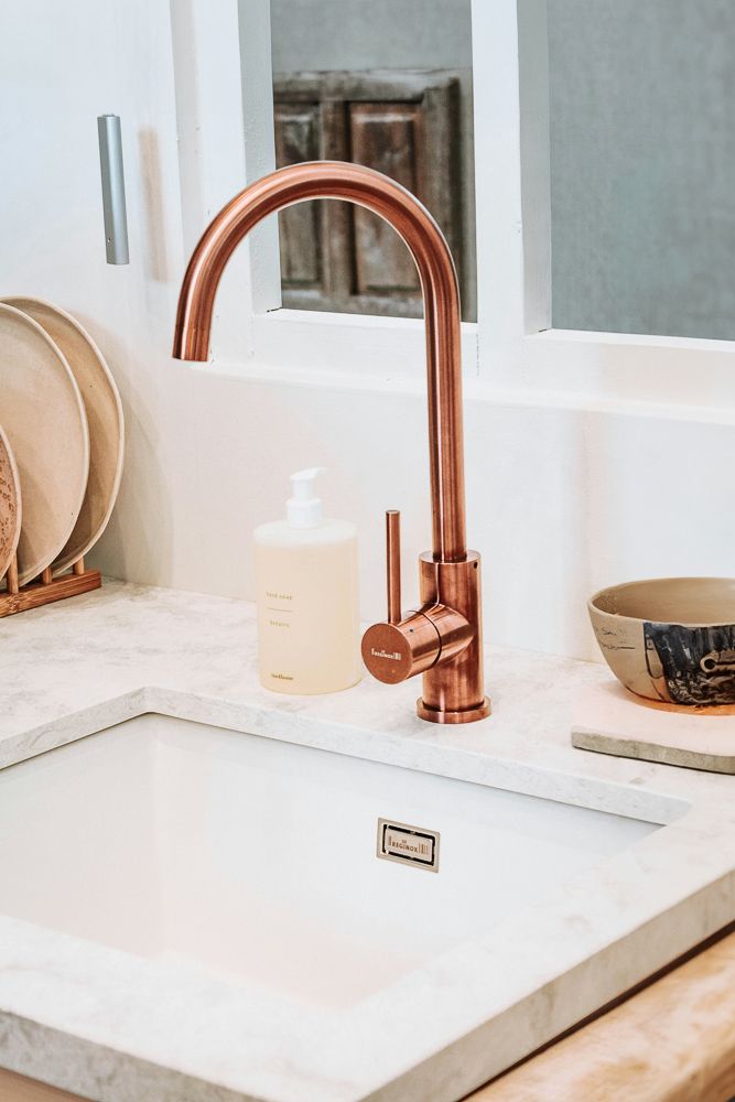 elegant-kitchen-sinks-and-taps
