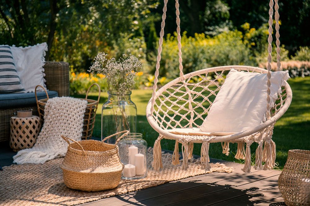 garden-landscaping-ideas-wicker-furniture