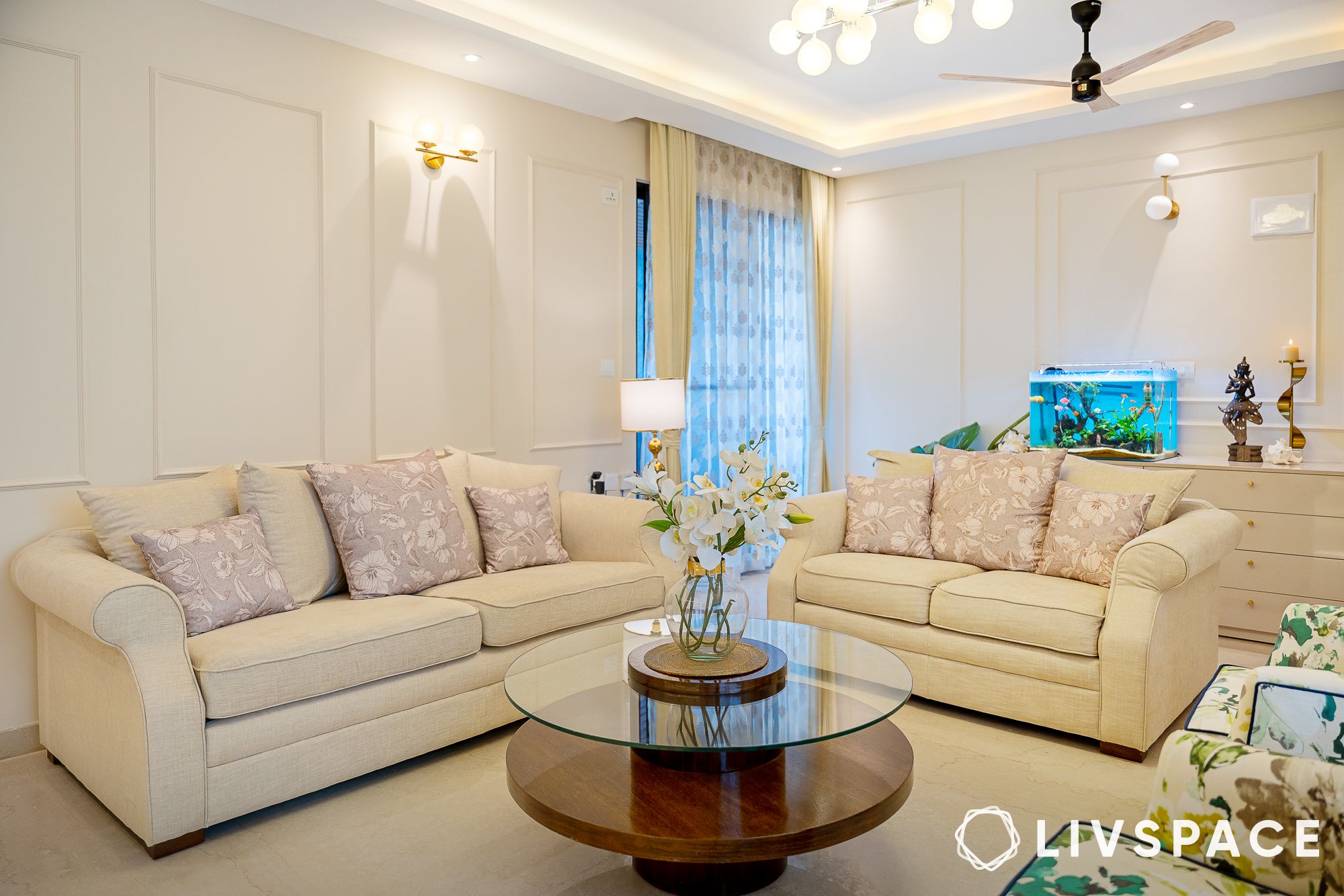 minimalistic-living-area-with-spacious-couch