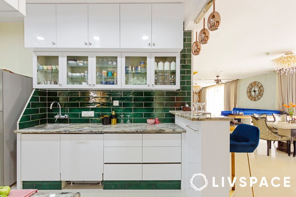 kitchen with breakfast island