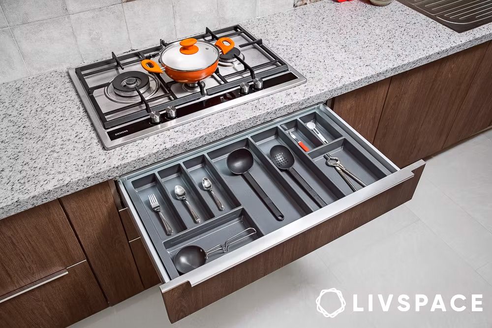 single-burner-cooktop-for-a-modular-kitchen-design-for-2bhk-flat