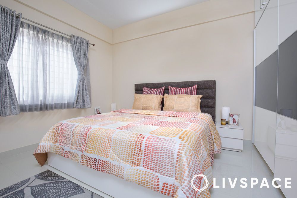 low-budget-bedroom-decor-idea-with-matching-wardrobe-and-curtains
