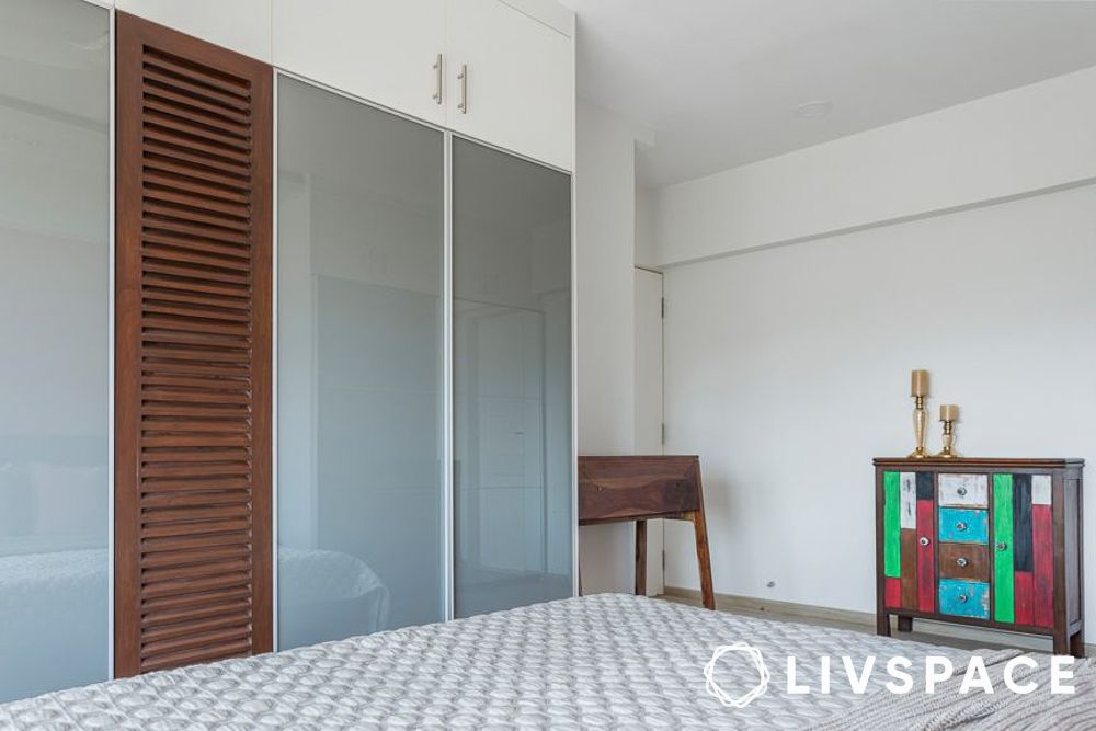 grey-glossy-wardrobe-design