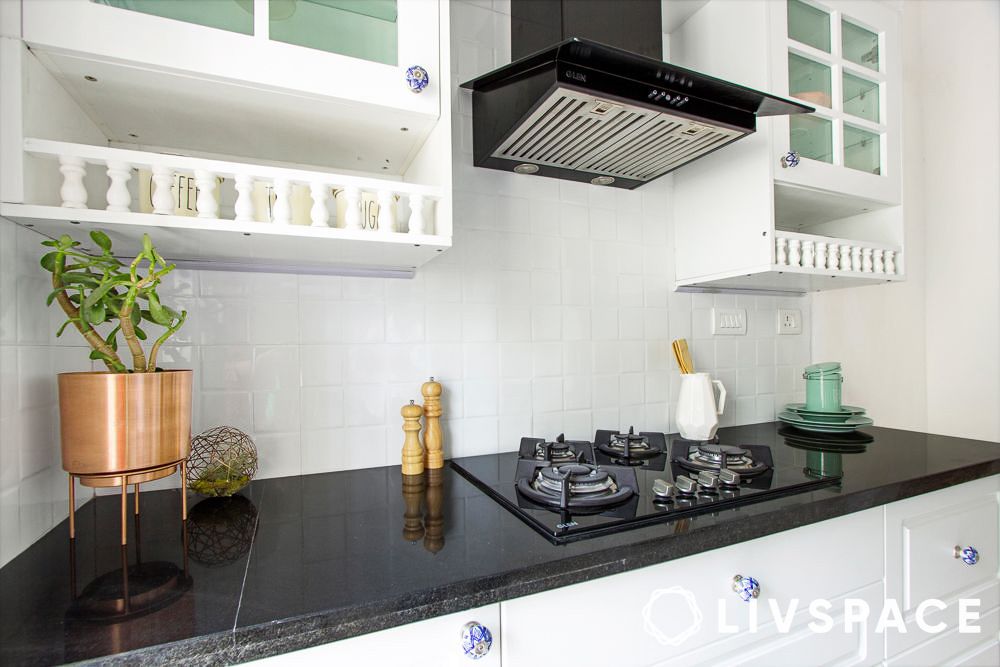 traditional-black-and-white-countertop-design