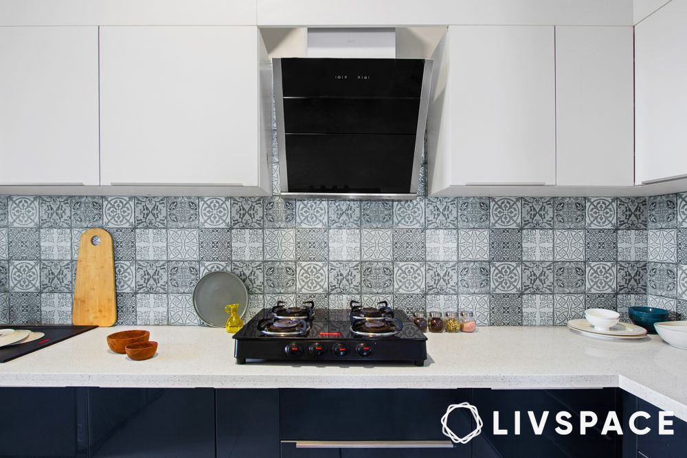 minimalist-colour-combo-with-unique-backsplash