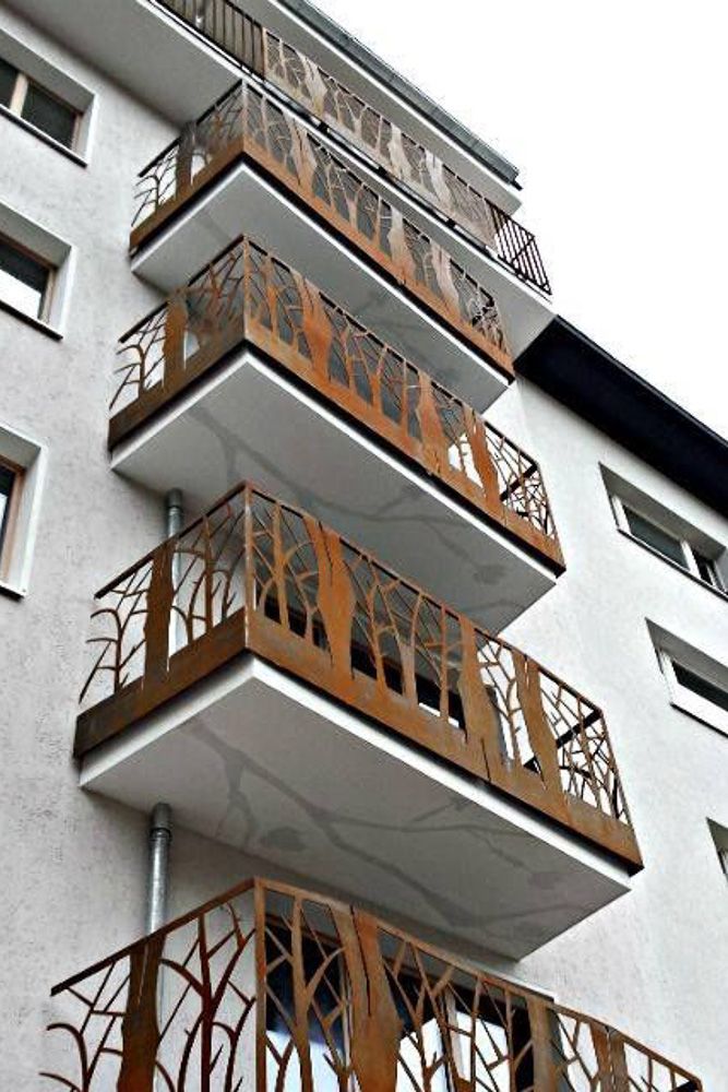 coloured-balcony-steel-grill-design