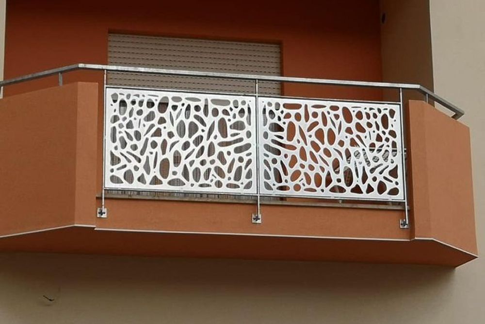 white-design-balcony-grill-idea