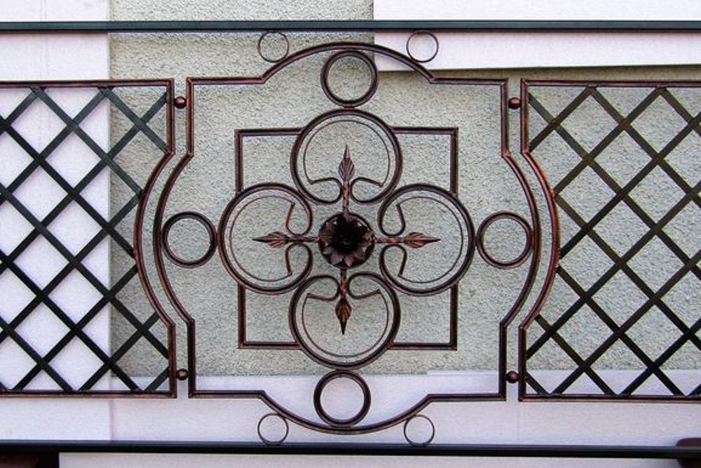 artistic-motif-grill-design-idea