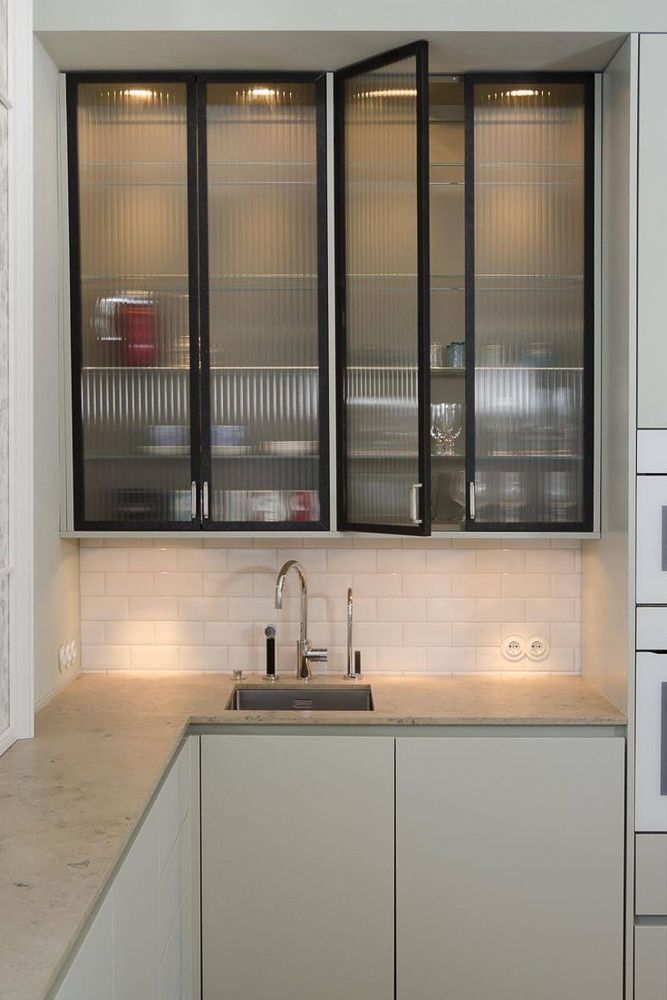 textured-glass-crockery-unit
