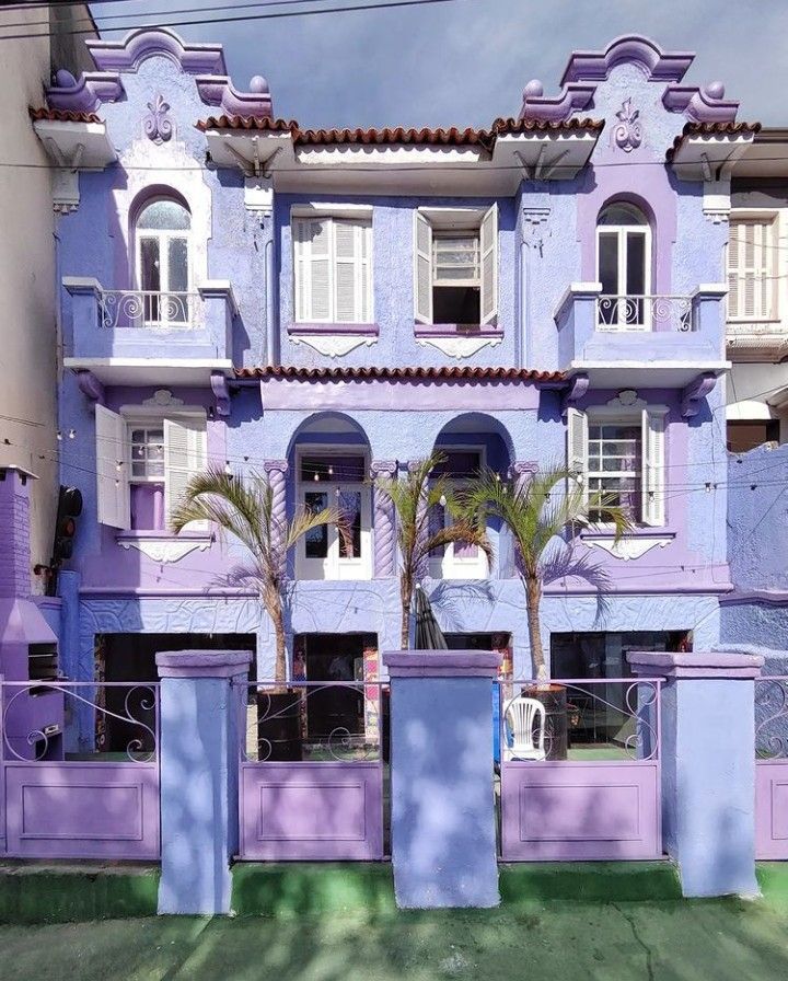 white-purple-blue-modern-home-exterior-colours