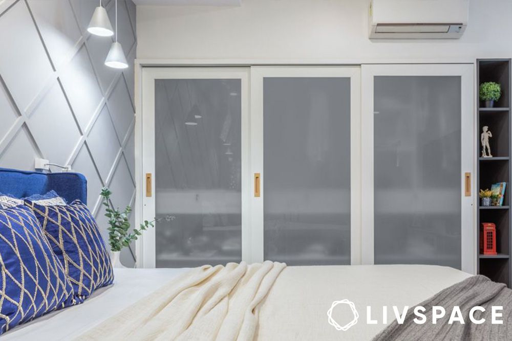frosted-glass-wardrobe-shutters-with-display-racks