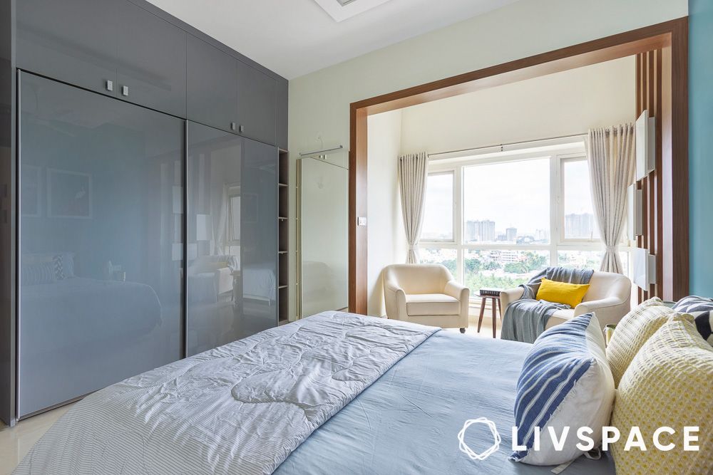 glossy-sliding-wardrobe-colour-in-grey-with-lofts