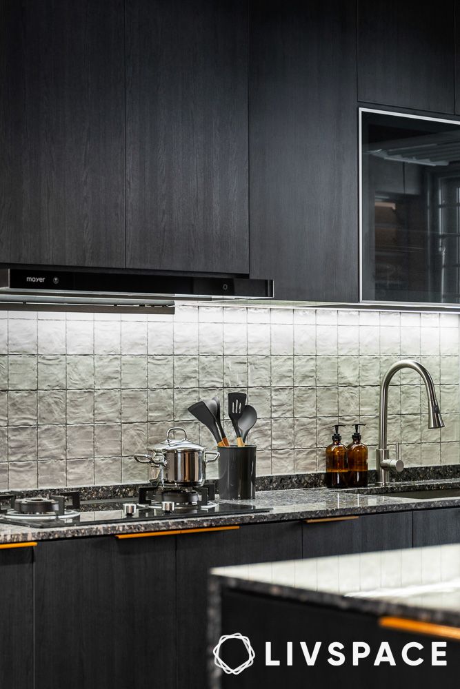 black-and-white-kitchen-with-3d-wall-backsplash-tiles