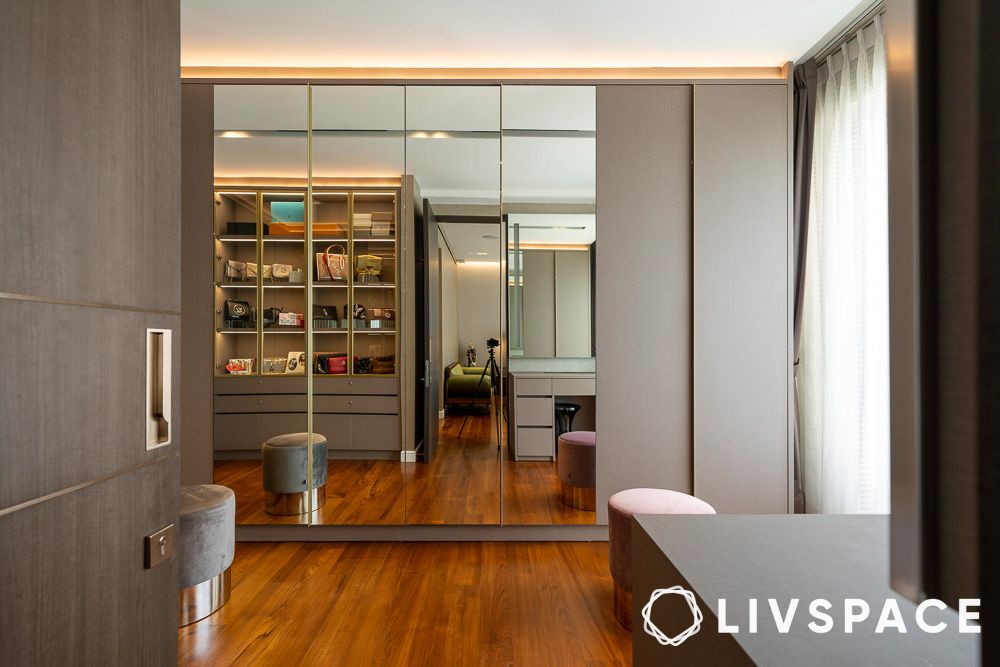mirrored-wardrobe